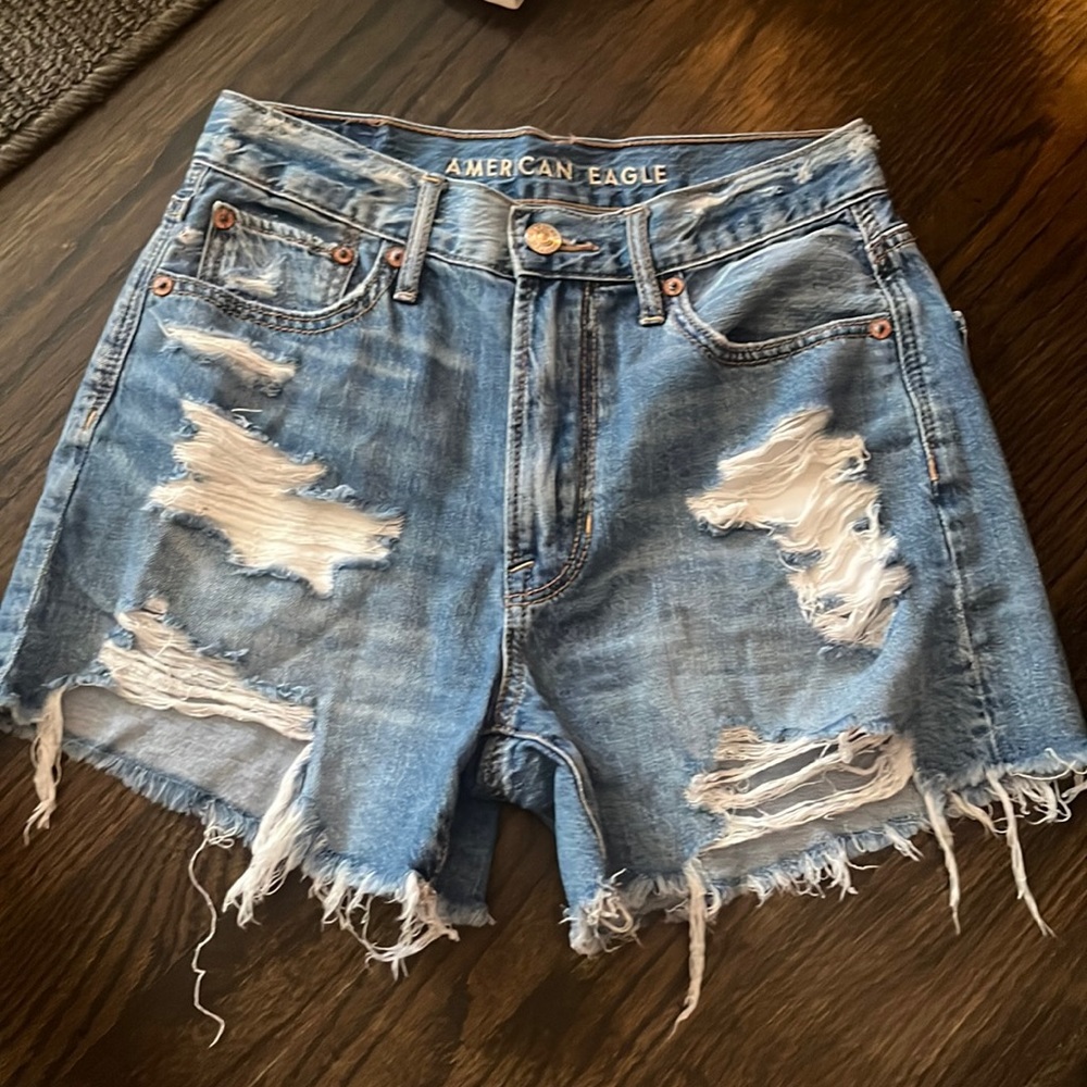 American Eagle 90s boyfriend jean short